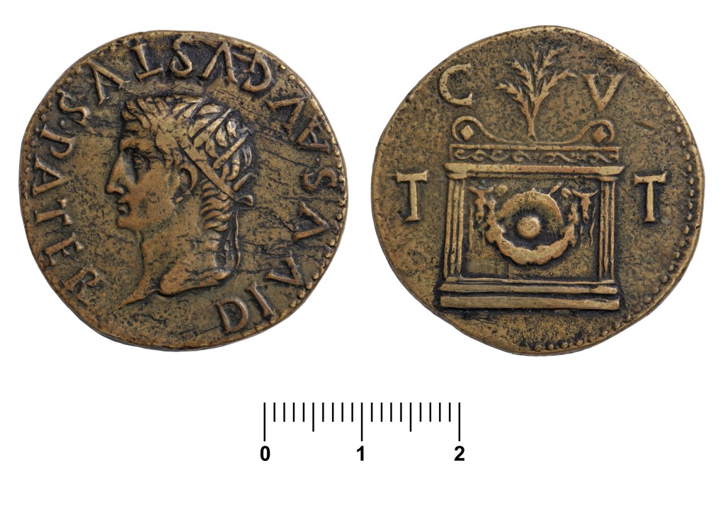 Moneda amb el cap radiat d’August, a l’anvers; i una ara amb palma, al revers. / ©MNAT
